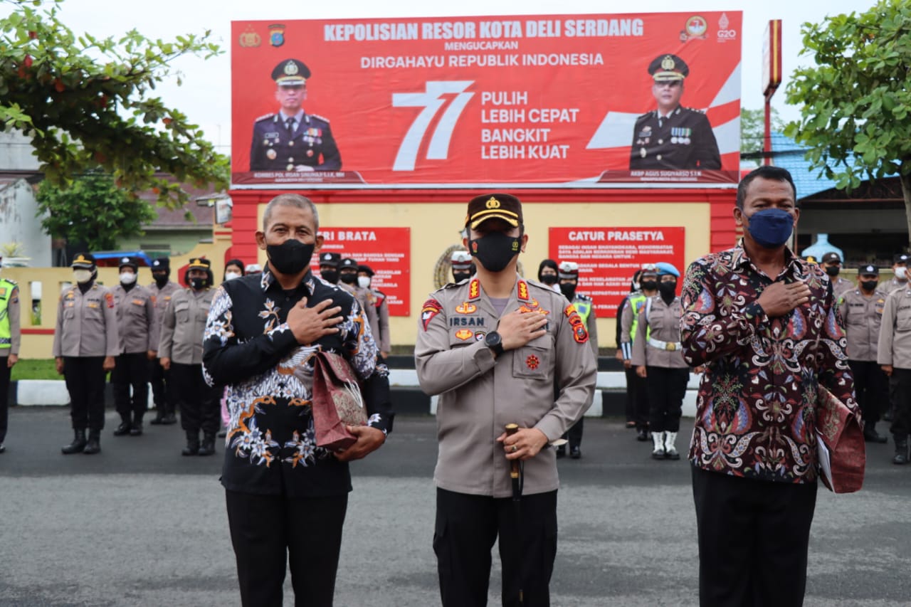 Kapolresta Deli Serdang Pimpin Upacara Kenaikan Pangkat dan Purna Bakti Personil