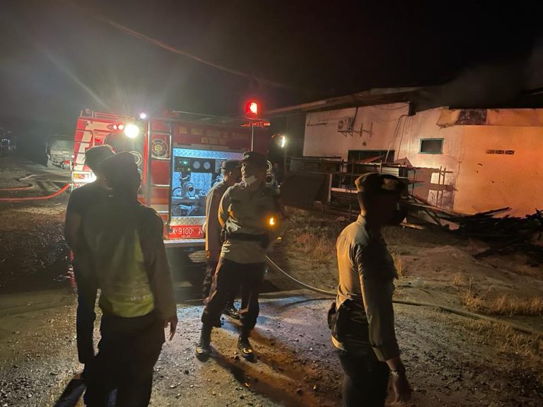 PT.Sumber Karindo Sakti di Desa Penggalangan Dilalap Sijago Merah