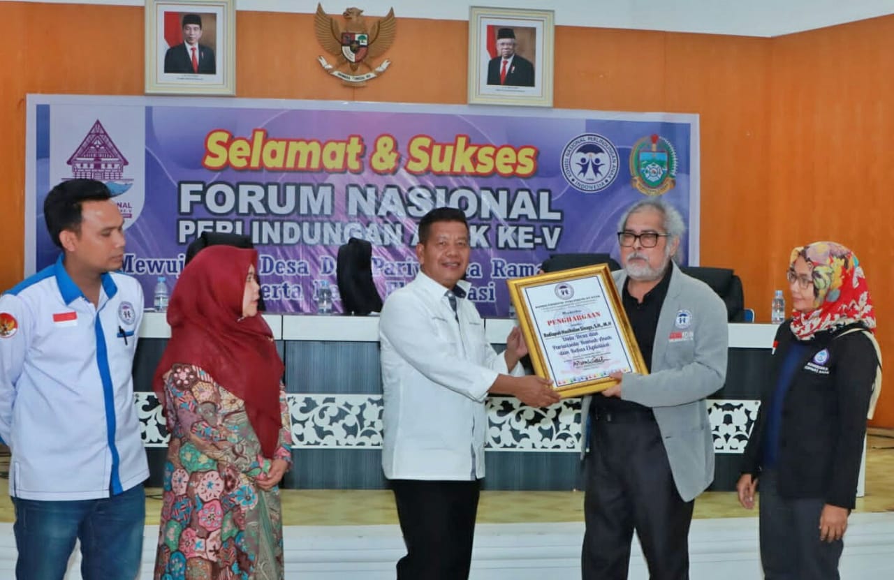 Bupati Simalungun Terima Penghargaan dari Komnas Perlindungan Anak