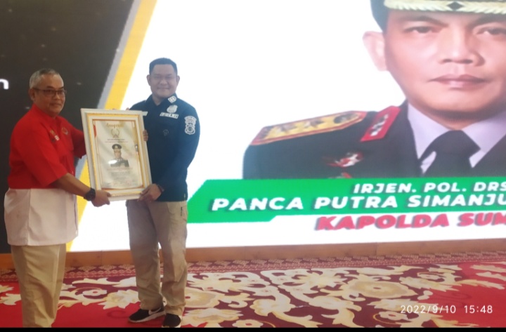 PWRI Anugerahi Kapolda Sumut Tokoh Inspirasi Sumut 2022