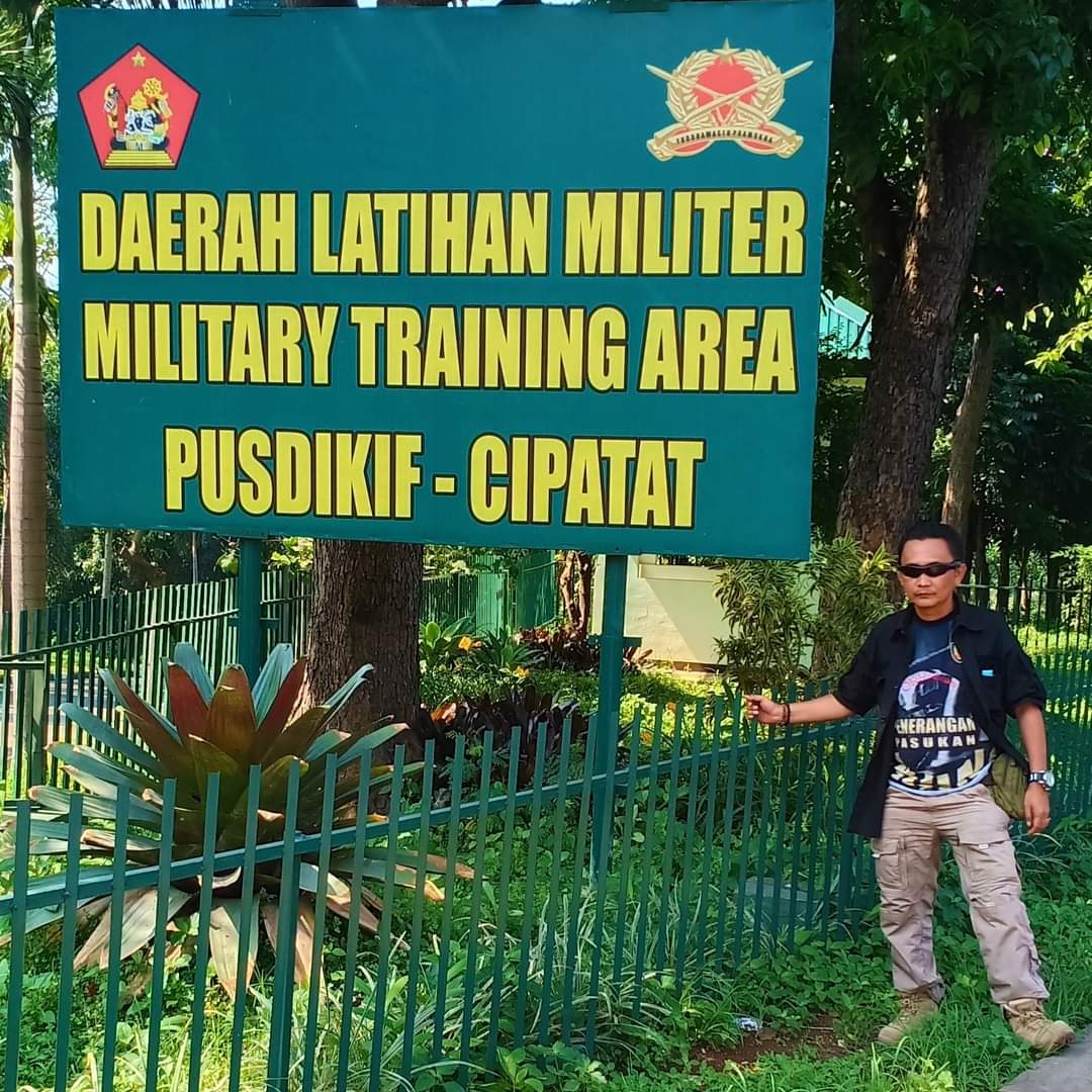 Terkait Pemberitaan Judi , Pria Berambut Cepak Teror Rumah Pemred Portal Berita Militer okebung.com