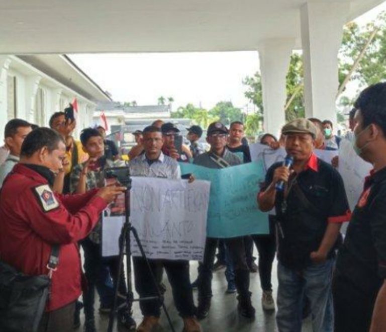 Puluhan Wartawan Minta Bupati Sergai Darma Wijaya Copot Kapala Dinas Pendidikan yang Mengancam Patahkan Tulang Wartawan