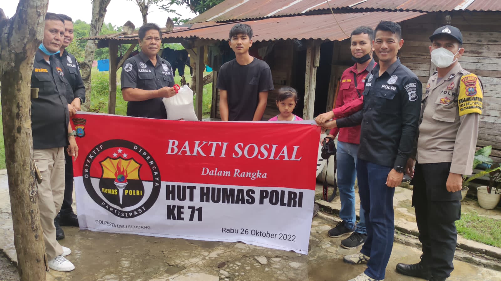 Menyambut HUT Humas Polri  Ke-71, Humas Polresta Deli Serdang Bagikan Sembako ke Anak Yatim dan Kaum Duafa