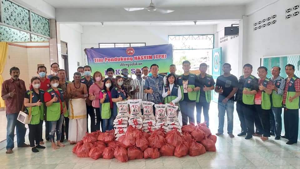 Hari Raya Deepavali, Tim Pendukung Hasyim Bagikan Paket Sembako