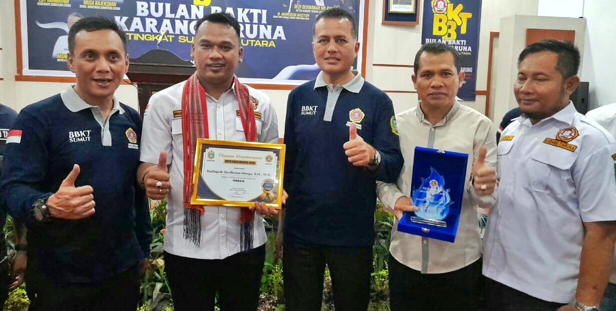 Bupati Simalungun Terima Penghargaan Aditya Karya Mahatva Yodha Karang Taruna Sumut
