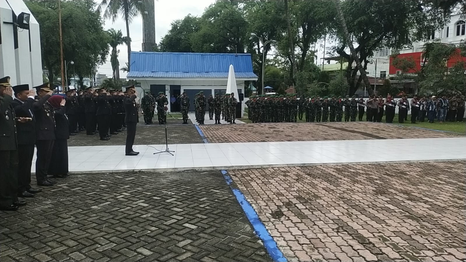 Kapolresta Deli Serdang Pimpin Upacara Ziarah Tabur Bunga  Hari Pahlawan 2022 di TMP Lubuk Pakam