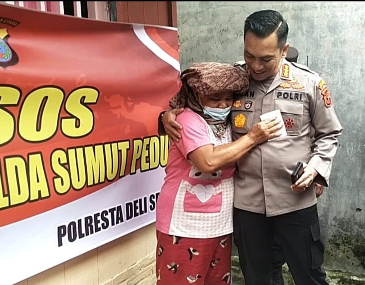 Peduli Masyarakat, Kapolresta Deliserdang Blusukan Berikan Bansos untuk Warga Kurang Mampu