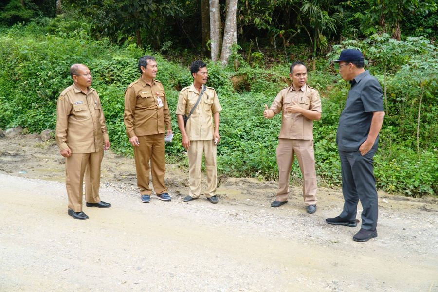 Bupati Humbahas Tinjau Progres Rekonstruksi Jalan di Parlilitan dan Tarabintang