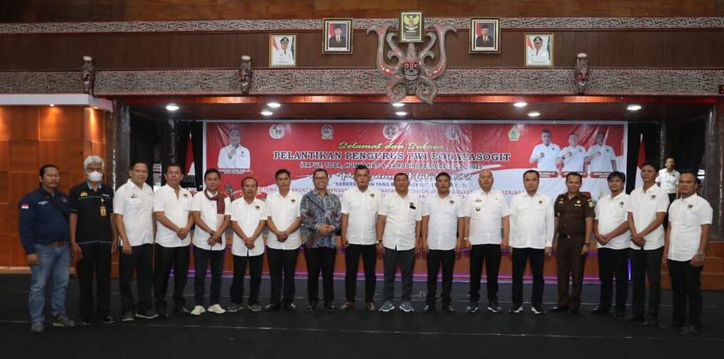 Bupati Toba Dan Taput Hadiri Pelantikan Pengurus PWI Bonapasogit