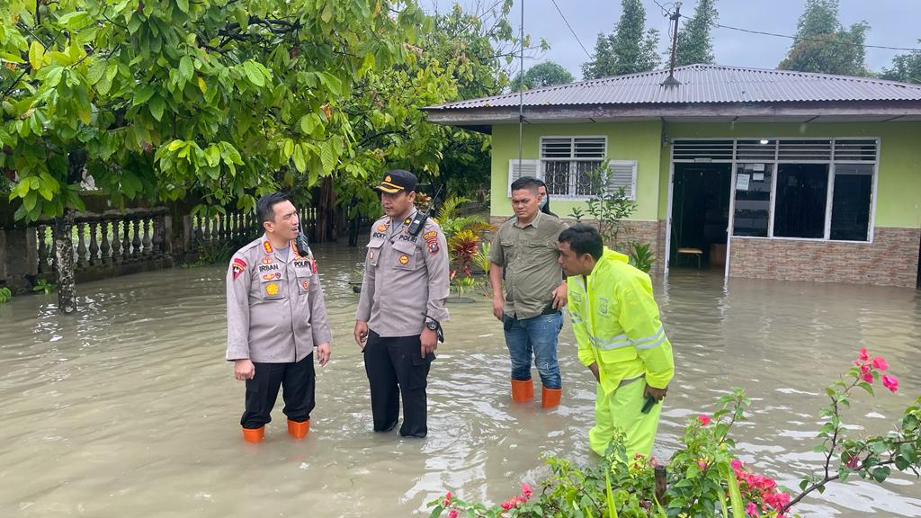 Tanggap Darurat, Kapolresta Deli Serdang Cek Lokasi Banjir