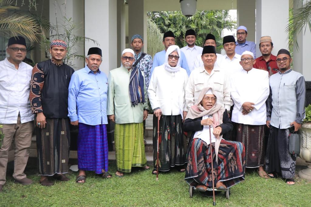 Kyai Sepuh Jawa Timur Doakan Prabowo: Semoga Yang Dicita-citakan 2024 Terwujud