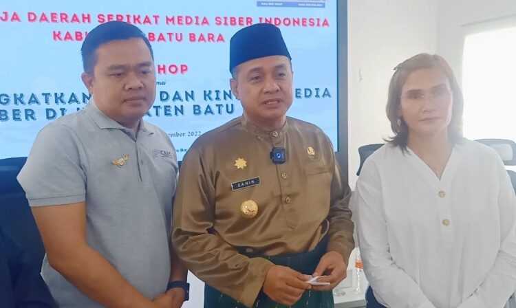 Bupati Batubara  Zahir  Berikan Asuransi Wartawan Pada Rakerda SMSI