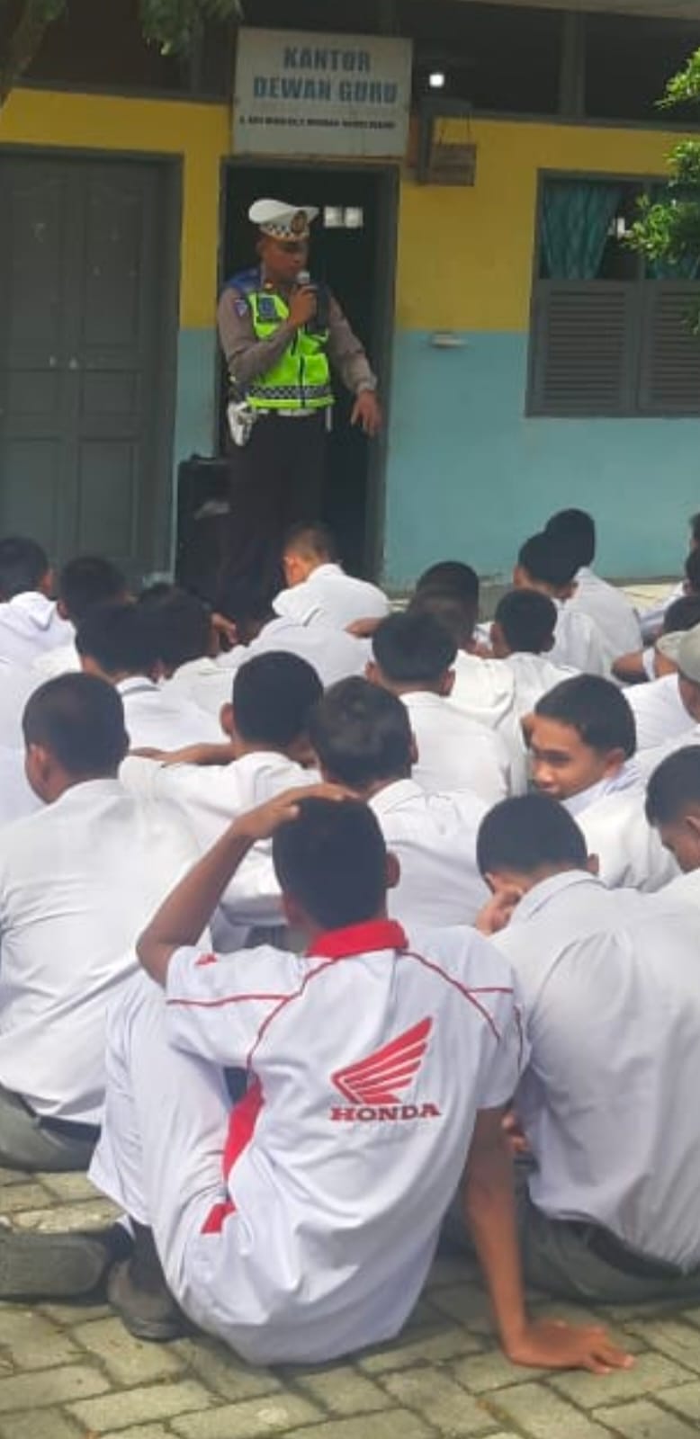 Satlantas Polresta Deli Serdang Laksanakan Police Go To School