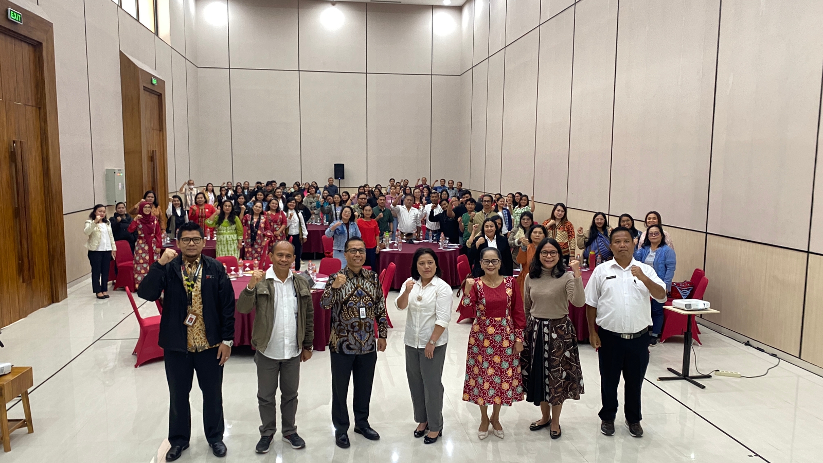 Inalum Berikan Bantuan  Mobiler SMP di Humbang Hasundutan