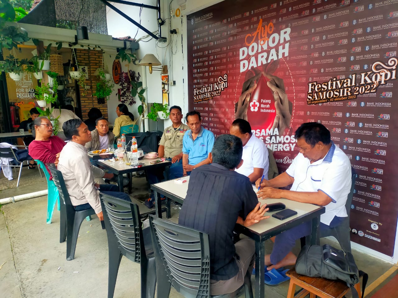 Diskusi Ketua Siraja Lontung  JMT Pandiangan Bersama Beberapa Wartawan DI Samosir, Wartawan Tak boleh Disepelekan
