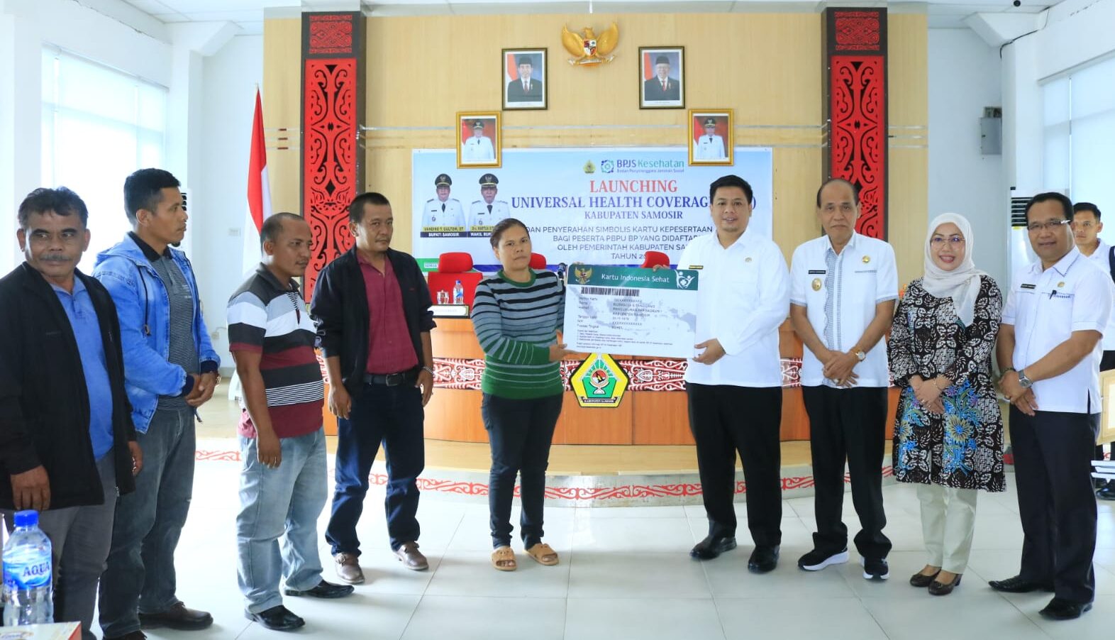 Pemkab Samosir Terima Piagam Penghargaan Universal Health Coverage