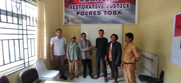 Polres Toba Selesaikan Perkara Tindak Pidana Penganiayaan Secara  Restorative Justice