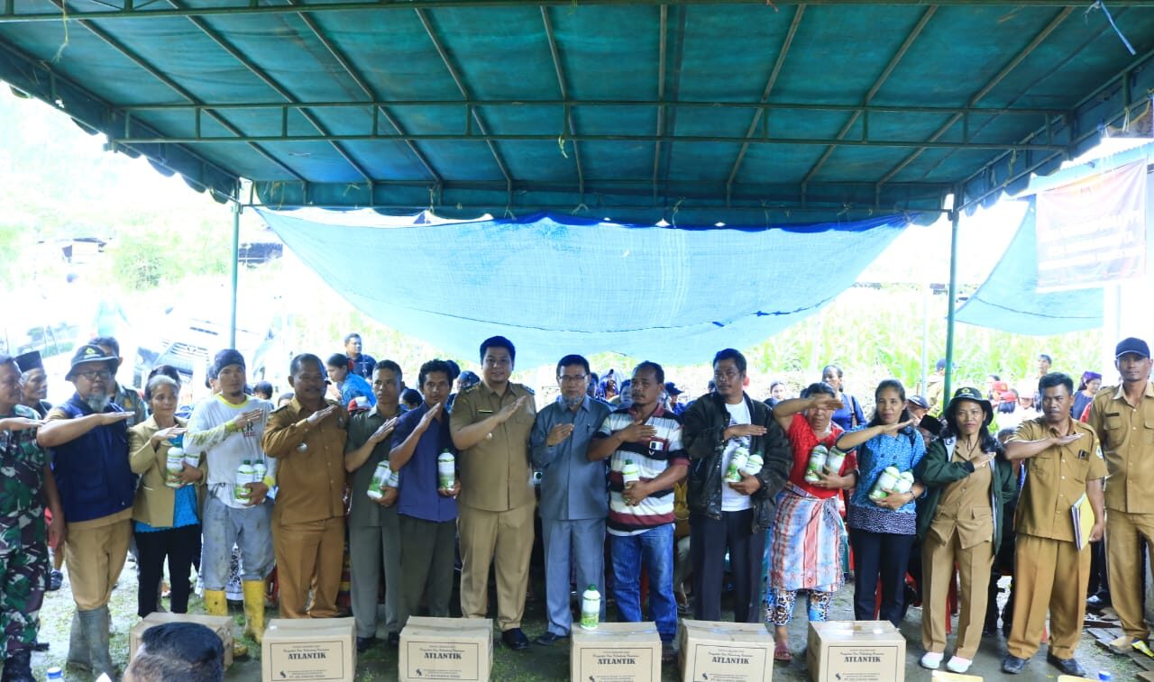 Warga Desa Sabungan Nihuta Kecamatan Ronggur Nihuta Sambut Bupati Berkantor Di Desa