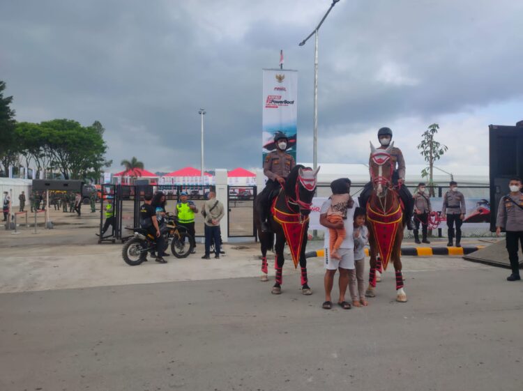 Polisi Berkuda Polda Sumut Daya Tarik Dalam Pengamanan F1 Powerboat