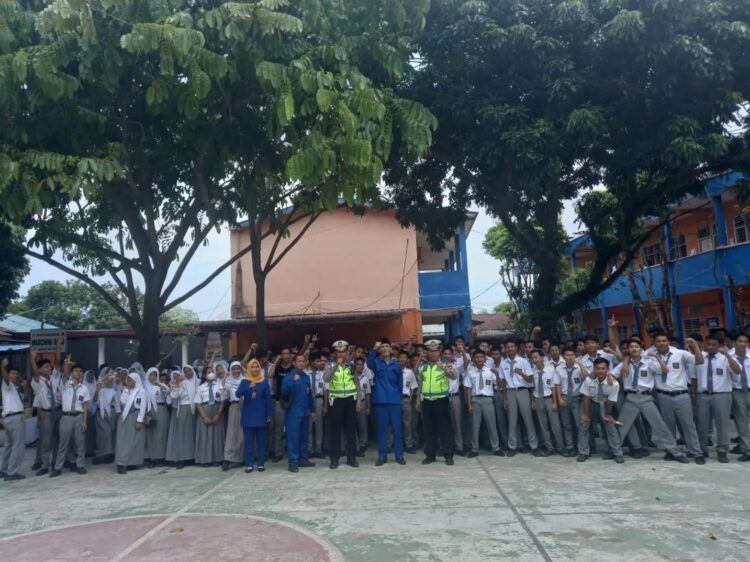 Police Goes To School, Sat Lantas Polresta Deli Serdang Sampaikan Himbauan Kamtibmas Kepada Pelajar