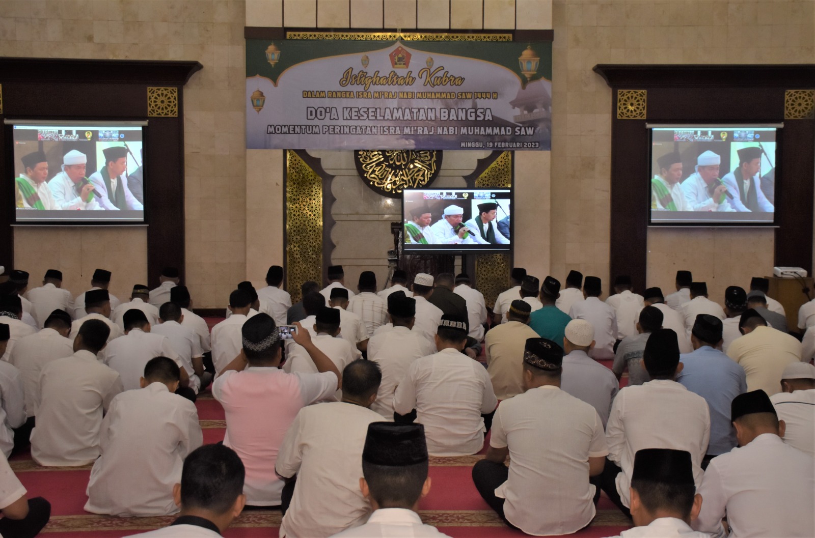 Masyarakat Dan Warga Kodiklatad Ikuti Istighatsah Kubro Dalam Rangka Isra Mi’raj Nabi Muhammad SAW