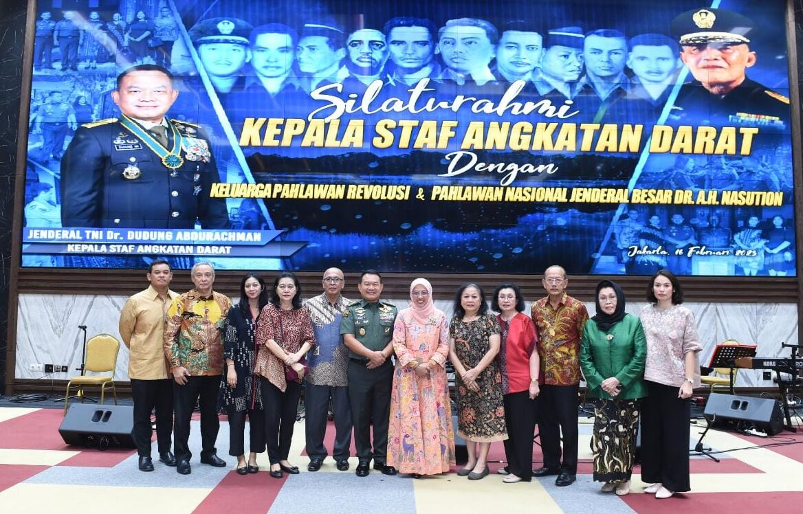 Kasad   Jenderal TNI Dr. Dudung Abdurachman  Beri Hadiah Umroh dan Ziarah Rohani Kepada Keluarga 10 Pahlawan Revolusi Dan Keluarga Jenderal Besar A.H Nasution