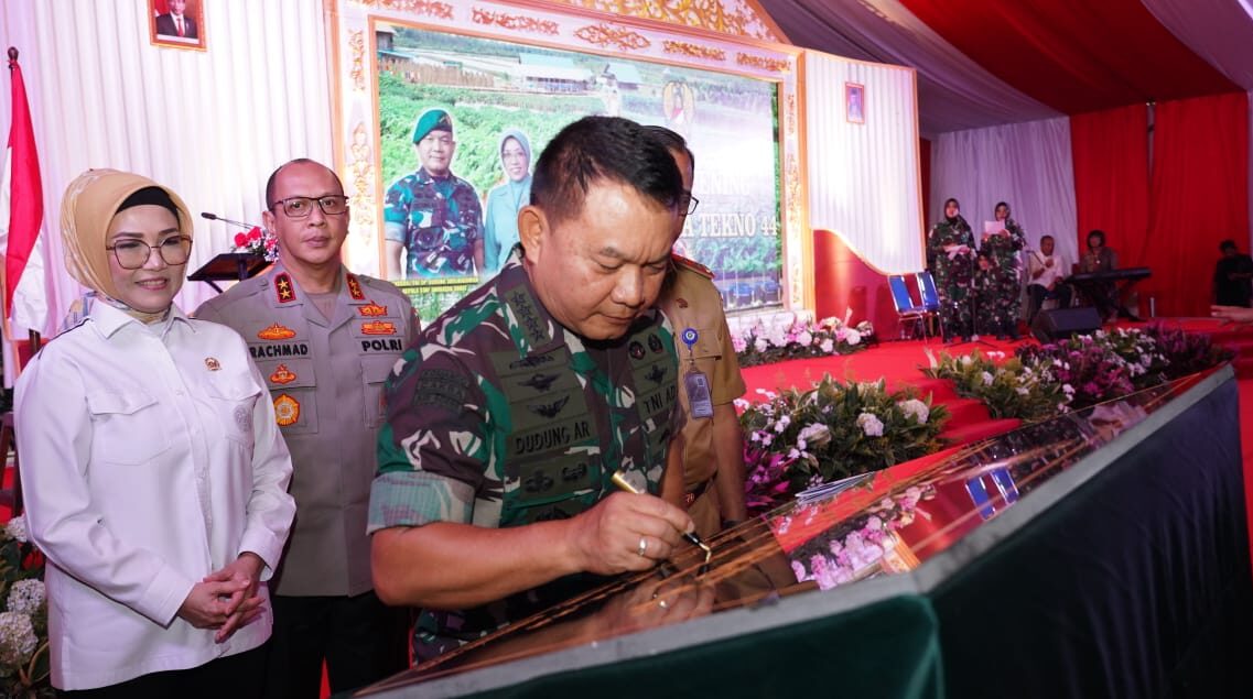 Kasad Dudung Resmikan Kawasan Agrowisata Tekno 44