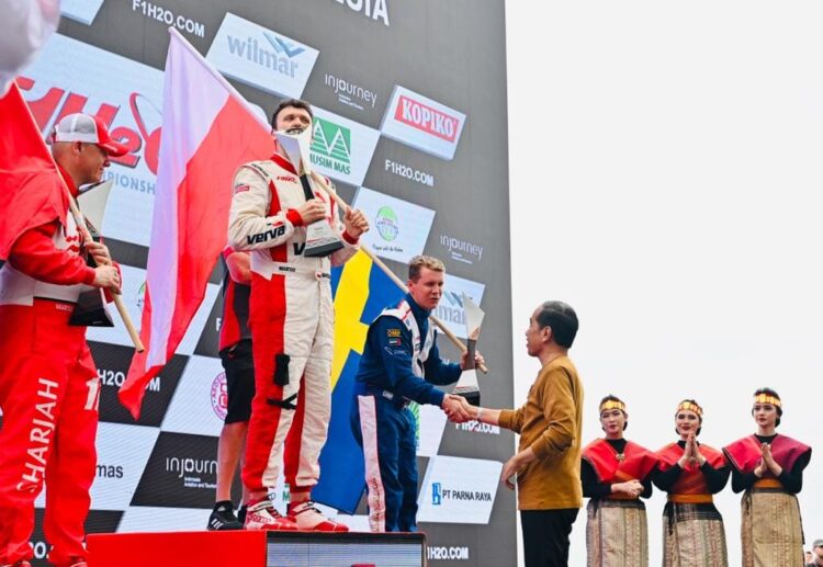 Bartek Marszalek Berhasil Menjuarai F1 Powerboat World Championship Danau Toba 2023