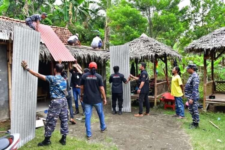 Rumah Seniman Ki Dalang Mongko Daryono Dibenah Melalui Program  Danlanal Cilacap