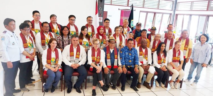 Kadis PPKB Simalungun Sambut 23 Delegasi Ambassador Goes To Lake Toba di RTP Parapat