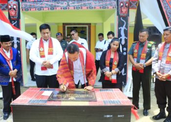 Bupati Samosir Dampingi Wagubsu Resmikan Gedung Olahraga