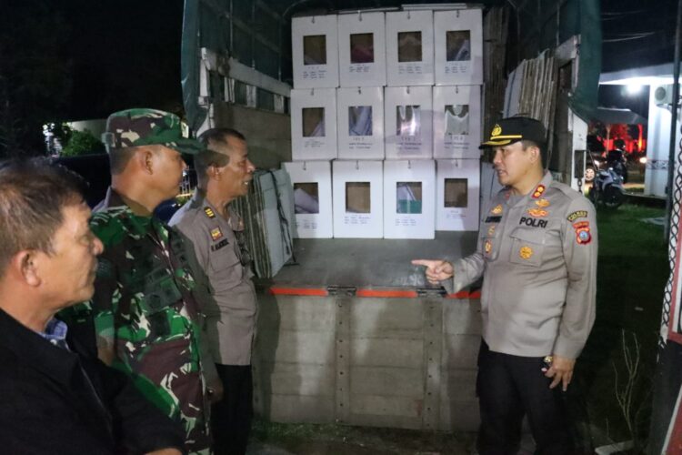 Sampai Malam Kapolres Simalungun Masih Melaksanakan PAM Pergeseran Kotak Suara Ke PMPN