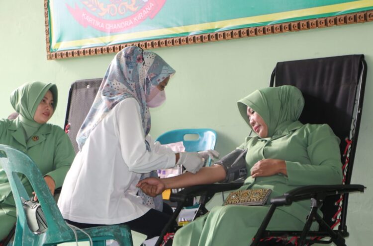 Persit KCK Cabang XXI Dim 0104 Gelar Donor Darah