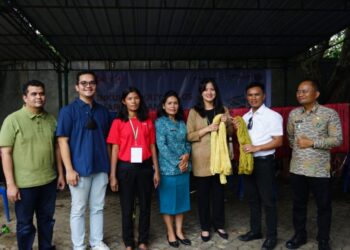 Ketua TP PKK Toba Kagumi  Kriya Ulos Yang Gunakan Pewarna Alami