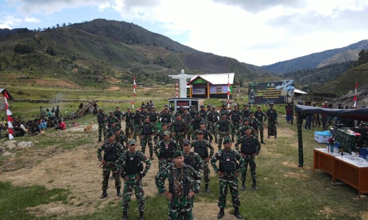 Monumen Kasih Karunia Distrik Malagayneri Diresmikan Komandan Satgas Yonif Mekanis 203/AK