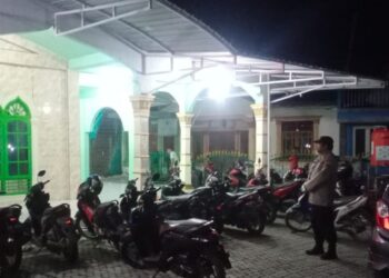 Polsek Porsea Patroli Asmara Subuh  Di Masjid Raya Al‐Hidayah