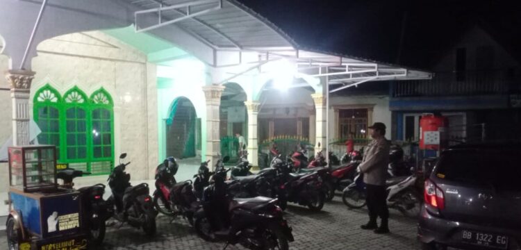 Polsek Porsea Patroli Asmara Subuh  Di Masjid Raya Al‐Hidayah