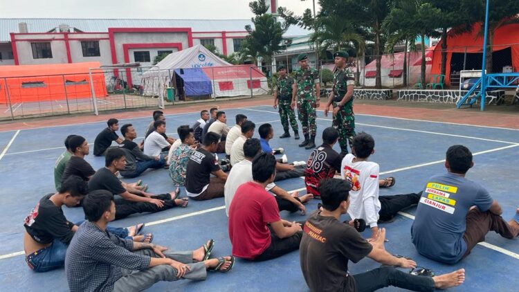 Yonif Raider 300/Bjw Latih Kedisiplinan Dan Cinta Tanah Air Kepada Santri di Lapas Kelas II/B Cianjur
