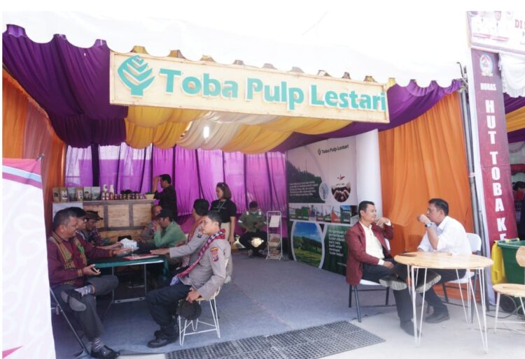 HUT Kabupaten Toba Ke-24, TPL Hadirkan Produk UMKM Binaan Juga Bagikan  Souvenir