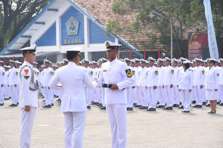 Dankodiklatal Lantik 903 Siswa Dikmaba Angkatan XLII Gelombang II, Keluarga Saksikan Dengan Haru Dan Bangga
