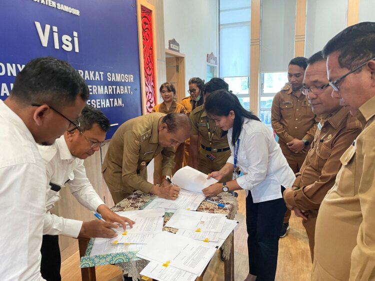 Wakil Bupati Samosir Menandatangani Naskah Perjanjian Hibah dan Serah Terima Barang Milik Negara Kementerian PUPR