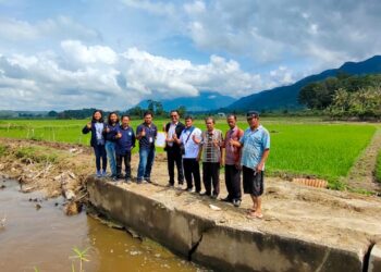 Empat Desa  di Toba Terima Dukungan Normalisasi Aliran Sungai dari PT TPL