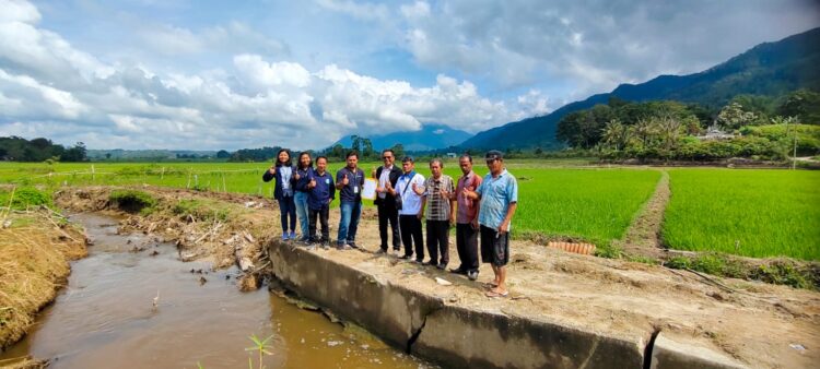 Empat Desa  di Toba Terima Dukungan Normalisasi Aliran Sungai dari PT TPL