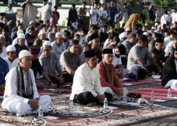 Pj Wali Kota Tebingtinggi Dan Plt Sekda Hadiri Sholat Id Idul Fitri 1444 H di Tebingtinggi