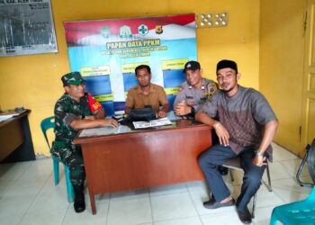Menjalin Kemanunggalan TNI-Polri dengan Masyarakat Melalui Kegiatan Komsos Bersama Aparatur Desa