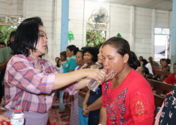 Satika Simamora Salurkan Bantuan dan Berikan Semangat Pada Korban Puting Beliung diKecamatan Purba Tua Tapanuli Utara