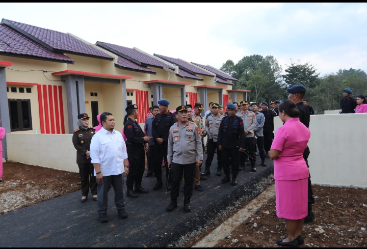 Kapolda Sumut Resmikan 50 Unit Rumah Dinas Batalyon C Pelopor Brimob di Madina