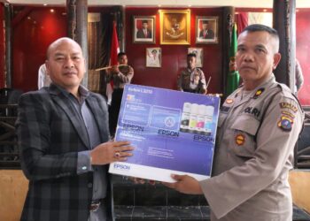 Bupati Taput Serahkan Bantuan Dana Hibah Dukung Penerapan Tilang Elektonik Ke Polres Taput