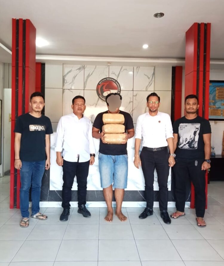 Sat Narkoba Polresta Deli Serdang Gagalkan Pengiriman 6 Kg Ganja Menuju Pekan Baru