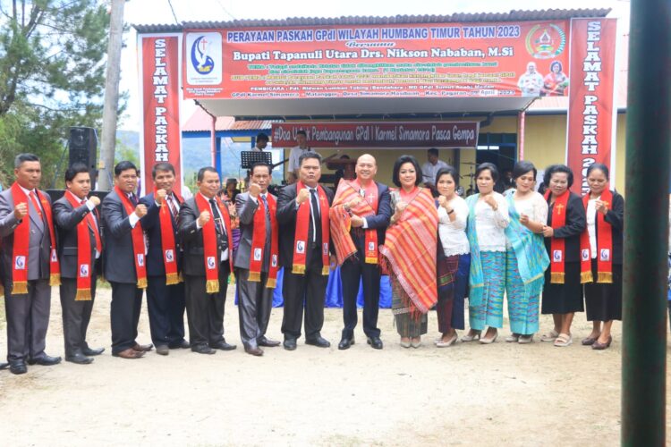 Bupati Taput Hadiri Perayaan Paskah GPdI Pagaran dan Jubileum 150 Tahun HKBP Lumban Baringin Sipoholon